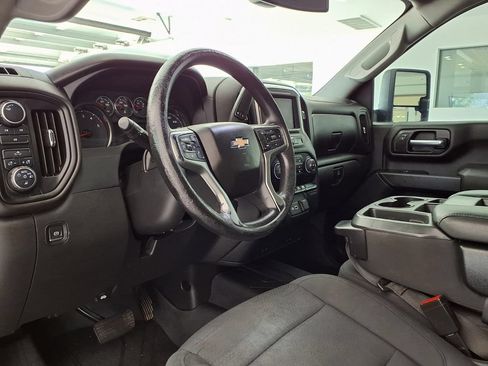 Used 2022 Chevrolet Silverado 2500 Custom w/ Custom Value Package AWD/4WD image 6