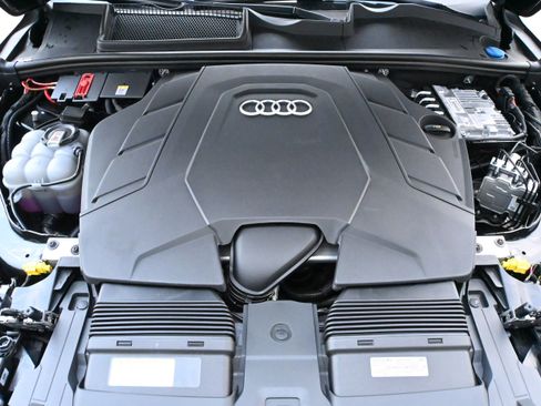 Certified 2025 Audi Q7 3.0T Premium w/ Convenience Package image 33