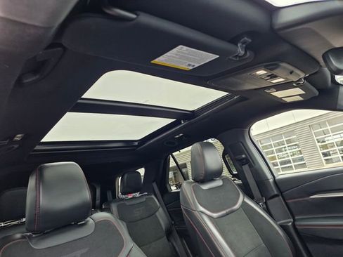 Used 2025 Ford Explorer ST image 17