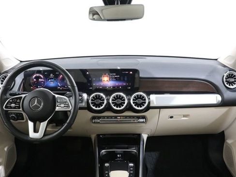 Used 2022 Mercedes-Benz GLB 250 4MATIC image 11