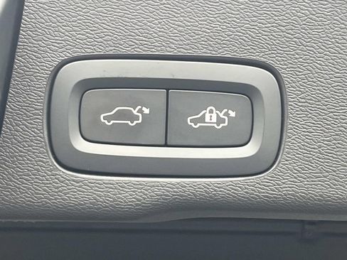 Used 2023 Volvo XC60 B5 Ultimate image 13