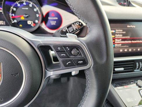 Used 2022 Porsche Cayenne Platinum Edition image 21