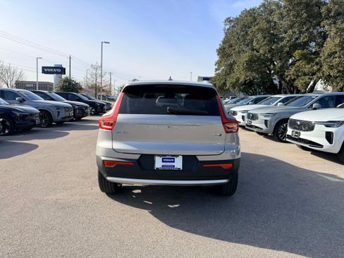 Certified 2025 Volvo XC40 B5 Plus image 5