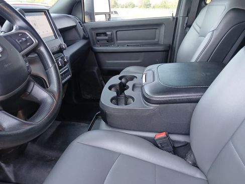 Used 2024 RAM 2500 Tradesman w/ Chrome Appearance Group AWD/4WD image 16