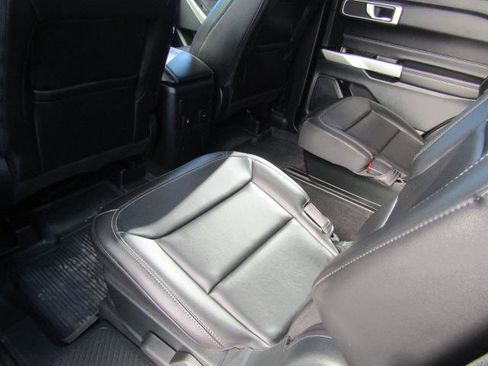 Used 2023 Ford Explorer XLT w/ Equipment Group 202A image 3