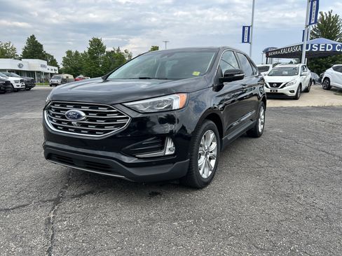 Certified 2020 Ford Edge Titanium w/ Equipment Group 301A AWD/4WD image 8