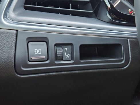 New 2025 Cadillac XT5 Luxury image 23