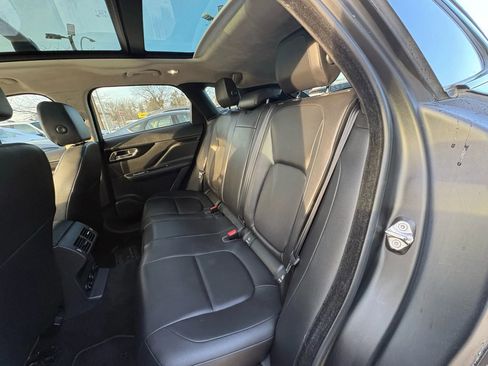 Used 2020 Jaguar F-PACE Premium image 12