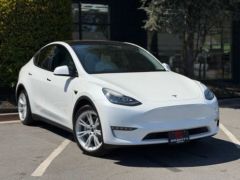 Used 2022 Tesla Model Y Long Range image 7