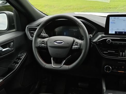 Used 2025 Ford Escape ST-Line FWD image 13