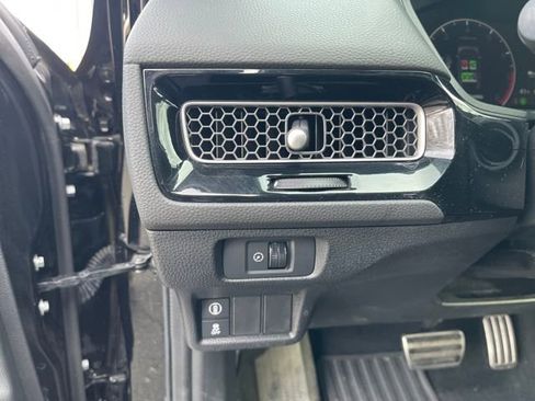 Used 2023 Honda Civic Sport image 18