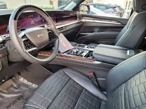 Used 2025 Cadillac Escalade ESV Premium Luxury Platinum image 11