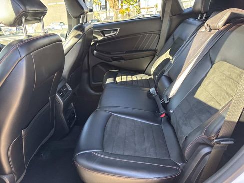 Used 2023 Ford Edge ST-Line image 13