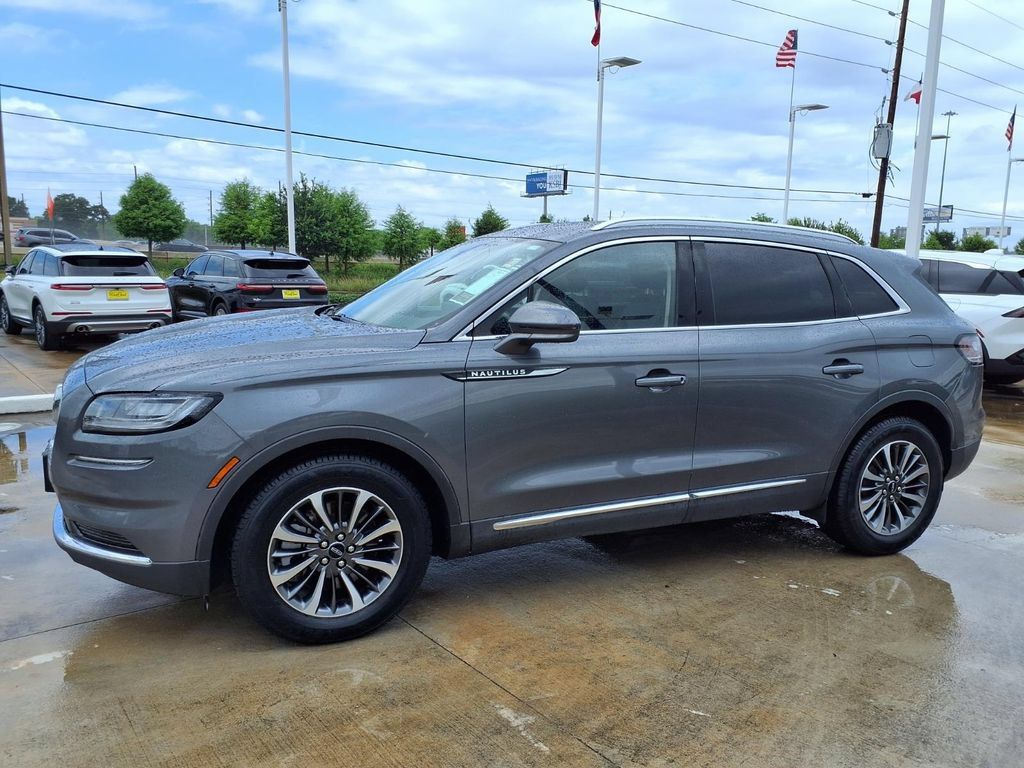 Certified 2023 Lincoln Nautilus AWD image 3