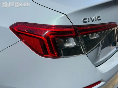 Used 2023 Honda Civic Touring image 8