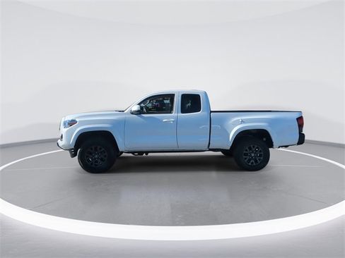 Used 2022 Toyota Tacoma TRD Off-Road image 5