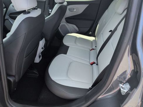 Used 2022 Jeep Renegade Limited AWD/4WD image 28