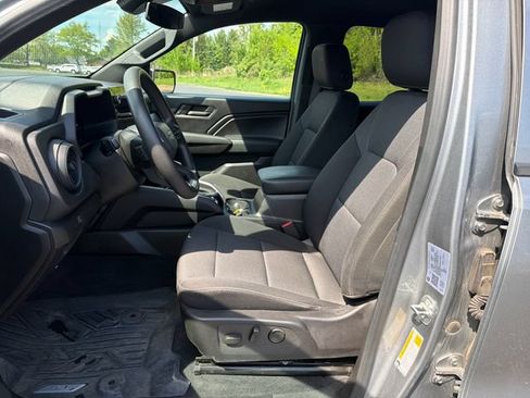 Used 2024 Chevrolet Colorado Trail Boss w/ Technology Package AWD/4WD image 15