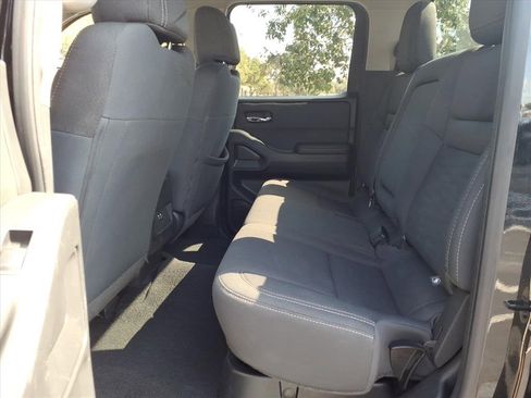 Used 2024 Nissan Frontier SV image 17