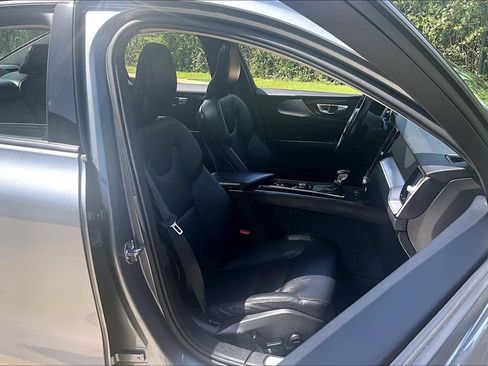 Used 2020 Volvo S60 T5 Momentum FWD image 10