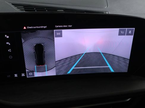 Used 2025 Audi Q5 Premium w/ Convenience Package image 18