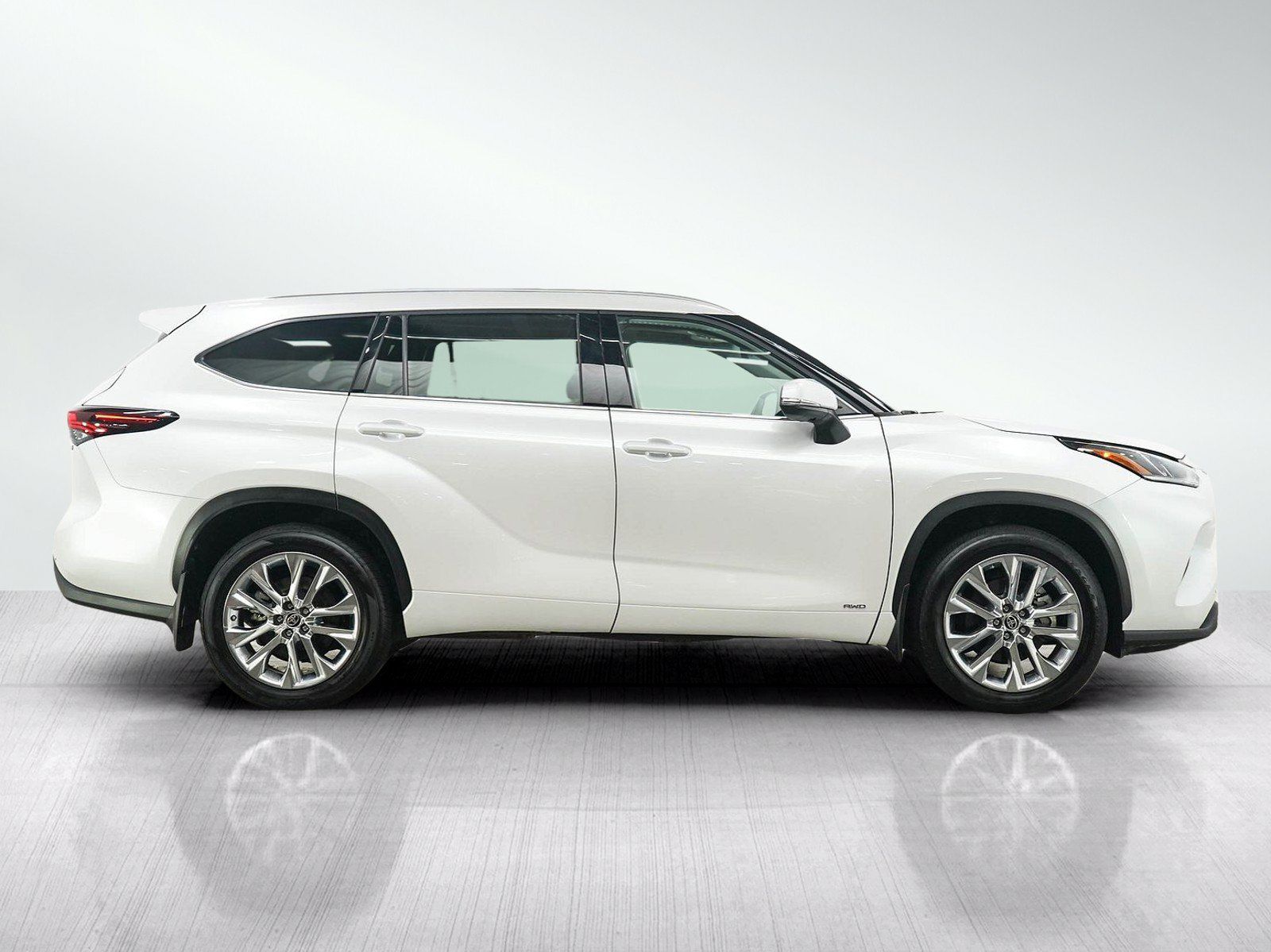 Used 2024 Toyota Highlander Limited AWD/4WD image 7