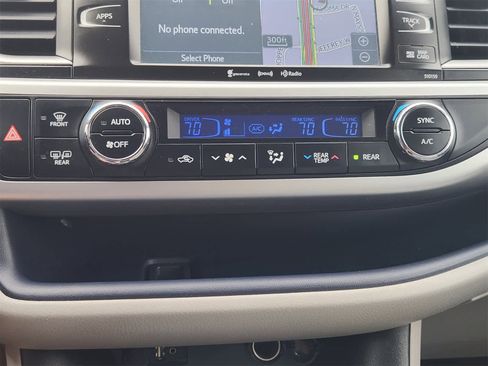 Used 2016 Toyota Highlander XLE image 19