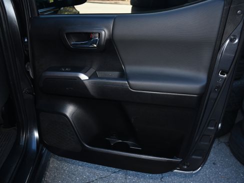 Certified 2023 Toyota Tacoma TRD Off-Road image 18