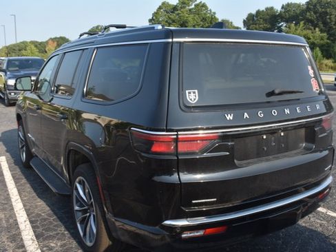 Used 2023 Jeep Wagoneer Series II w/ Premium Group I AWD/4WD image 6