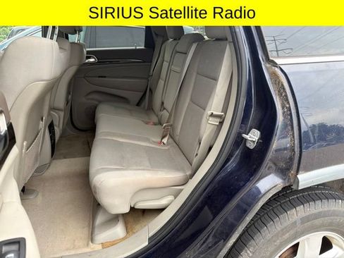 Used 2012 Jeep Grand Cherokee Laredo w/ Laredo E Group AWD/4WD image 8