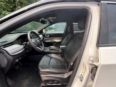 Used 2024 Jeep Compass Limited AWD/4WD image 2