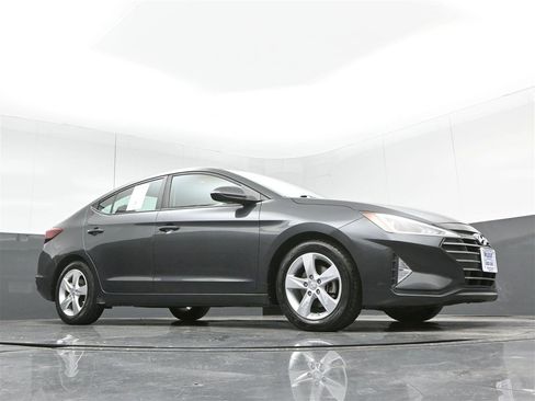 Used 2020 Hyundai Elantra SEL image 31