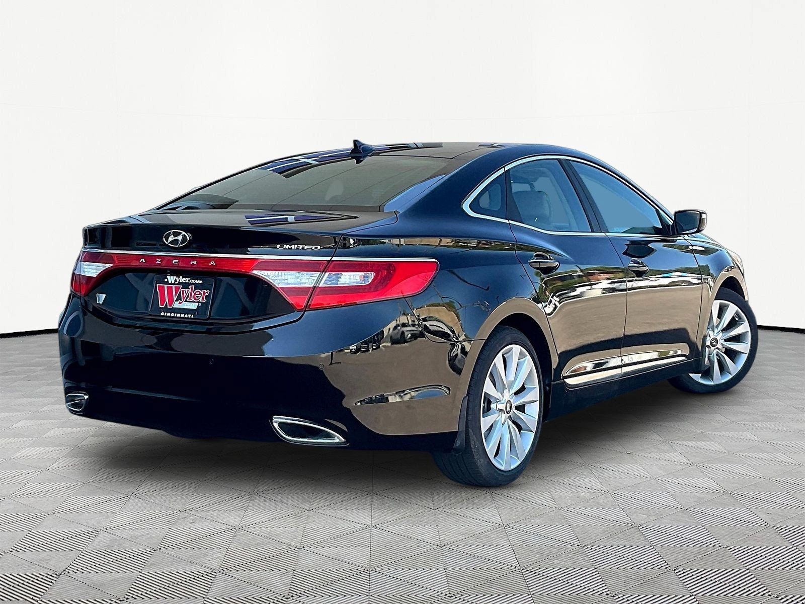 Used 2014 Hyundai Azera Limited w/ Option Group 02 FWD image 6