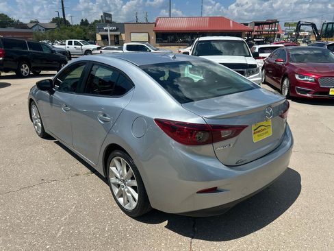 Used 2017 MAZDA MAZDA3 Touring w/ Popular Equipment Package FWD image 5