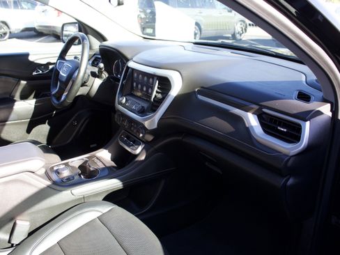 Used 2023 GMC Acadia SLT image 35