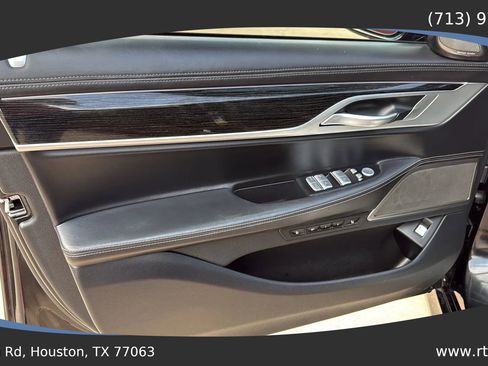 Used 2020 BMW 750i xDrive w/ Executive Package image 18