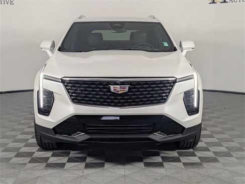 Used 2024 Cadillac XT4 Premium Luxury image 3