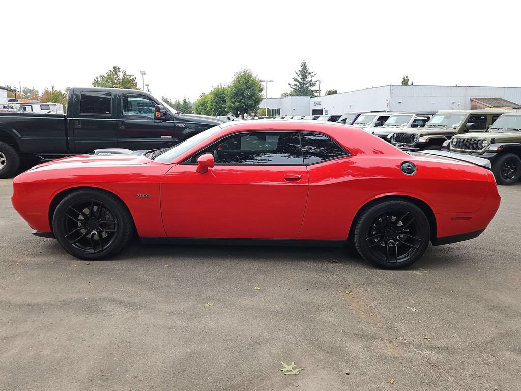 Used 2016 Dodge Challenger R/T RWD image 4