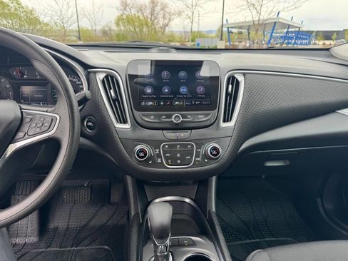 Used 2025 Chevrolet Malibu LT FWD image 22