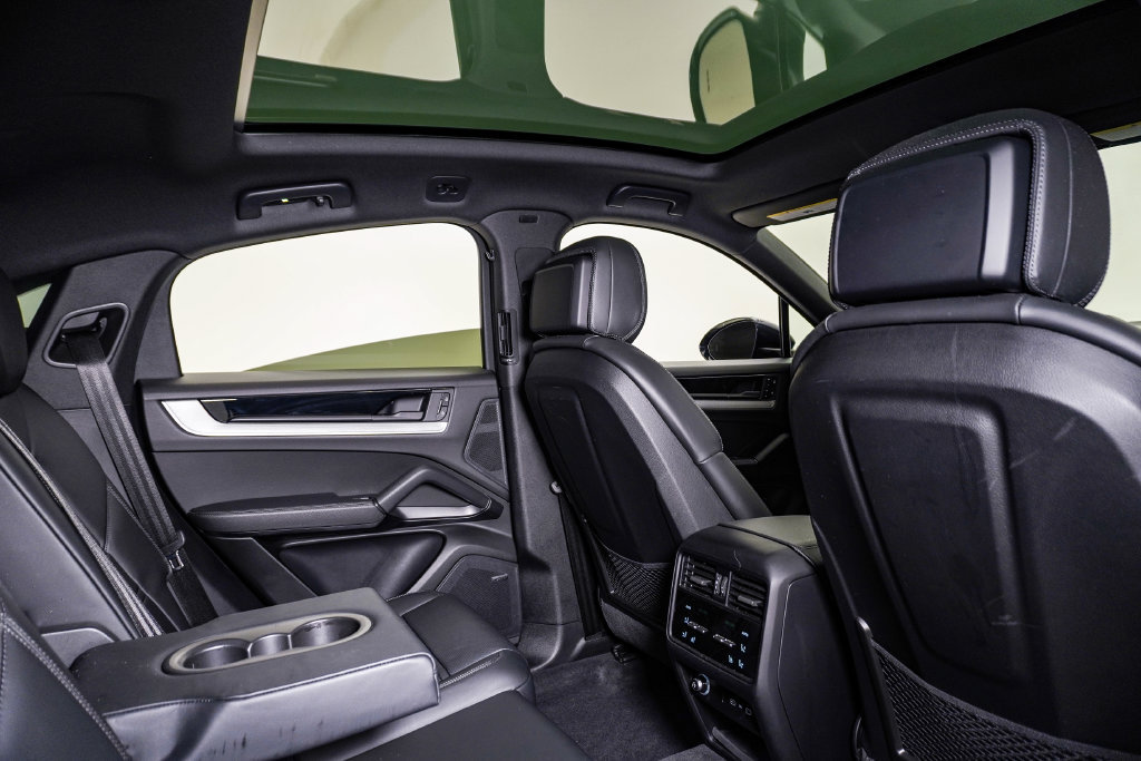 Certified 2026 Porsche Cayenne E-Hybrid Coupe AWD/4WD image 16