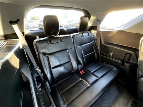 Used 2021 Ford Explorer XLT w/ Equipment Group 202A image 25