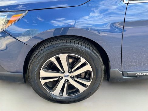 Used 2019 Subaru Outback 3.6R Limited AWD/4WD image 32