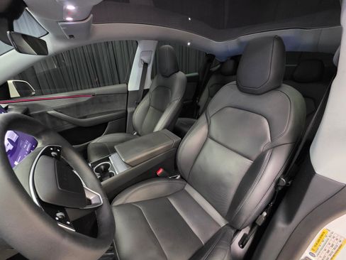 Used 2026 Tesla Model Y Long Range image 19