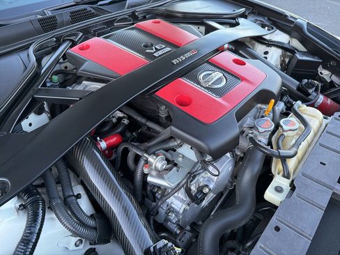 Used 2017 Nissan 370Z NISMO image 14
