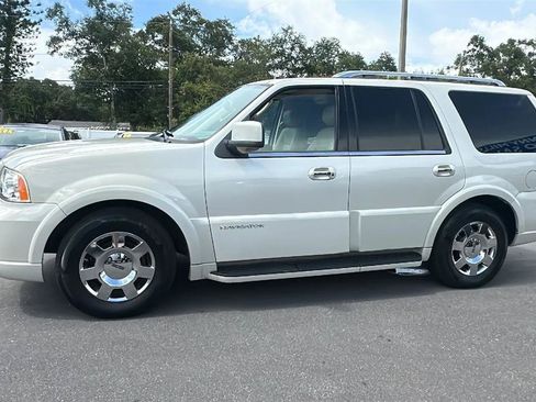Used 2005 Lincoln Navigator Luxury AWD/4WD image 12