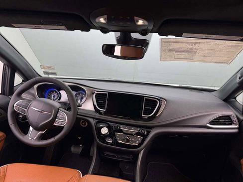 New 2026 Chrysler Pacifica Pinnacle image 25