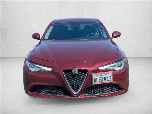 Used 2019 Alfa Romeo Giulia image 2