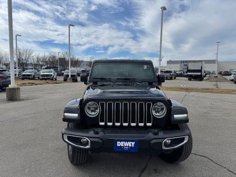 Used 2020 Jeep Wrangler Unlimited Sahara image 2
