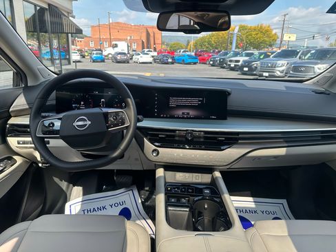 Used 2025 Nissan Murano SL image 16