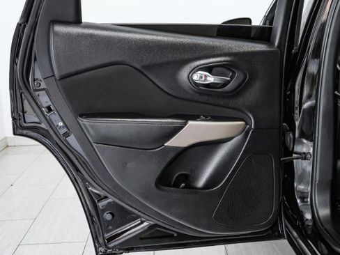 Used 2018 Jeep Cherokee Latitude image 41